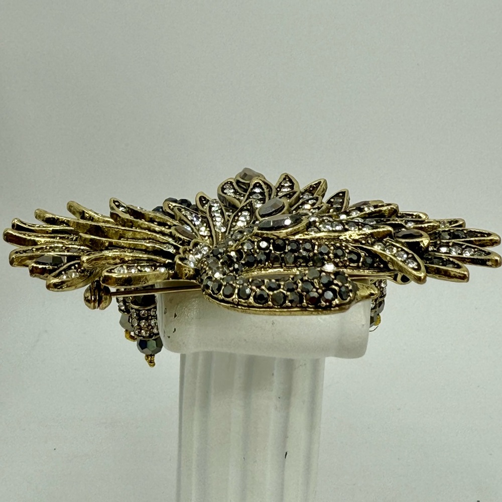 Heidi Daus “Graceful Beauty” Swan Brooch – Crystal Pave Statement Pin – Dangle - Picture 12 of 16